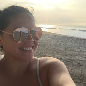 Meet your Posher, Crystal